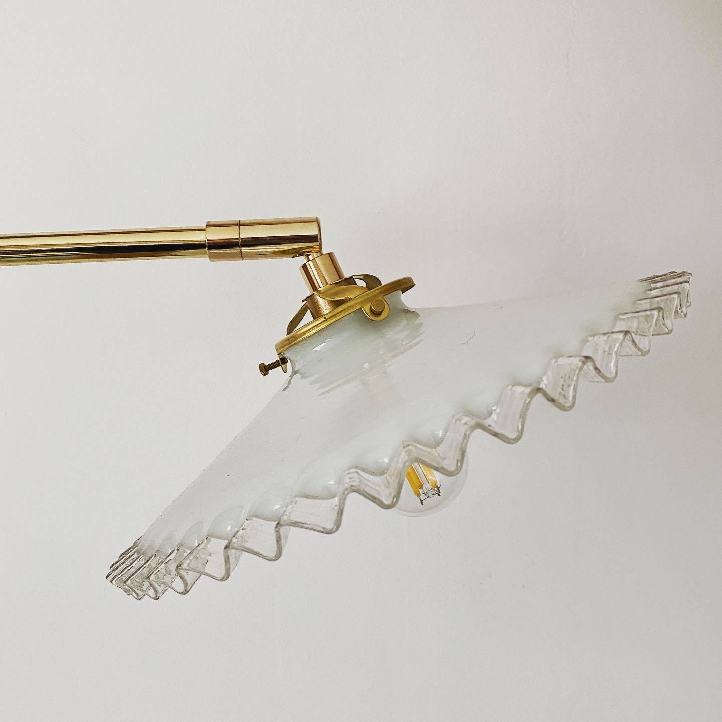 Applique abat-jour vintage en opaline blanche