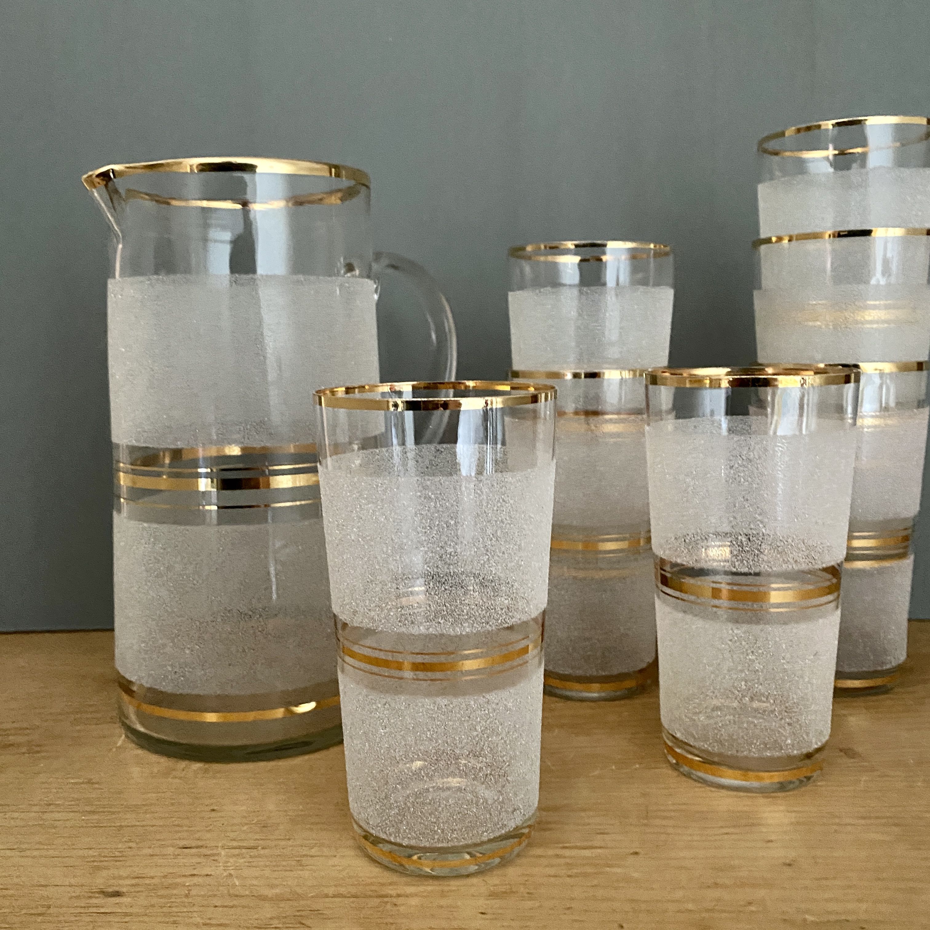 Vintage orangeade service in white granite glass and golden edging