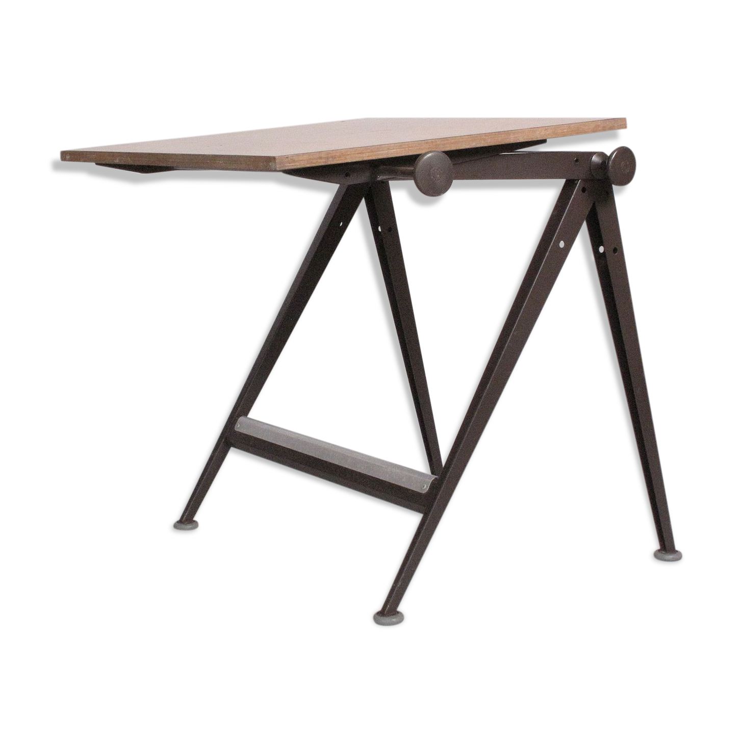 Reply Table by Friso Kramer for Ahrend