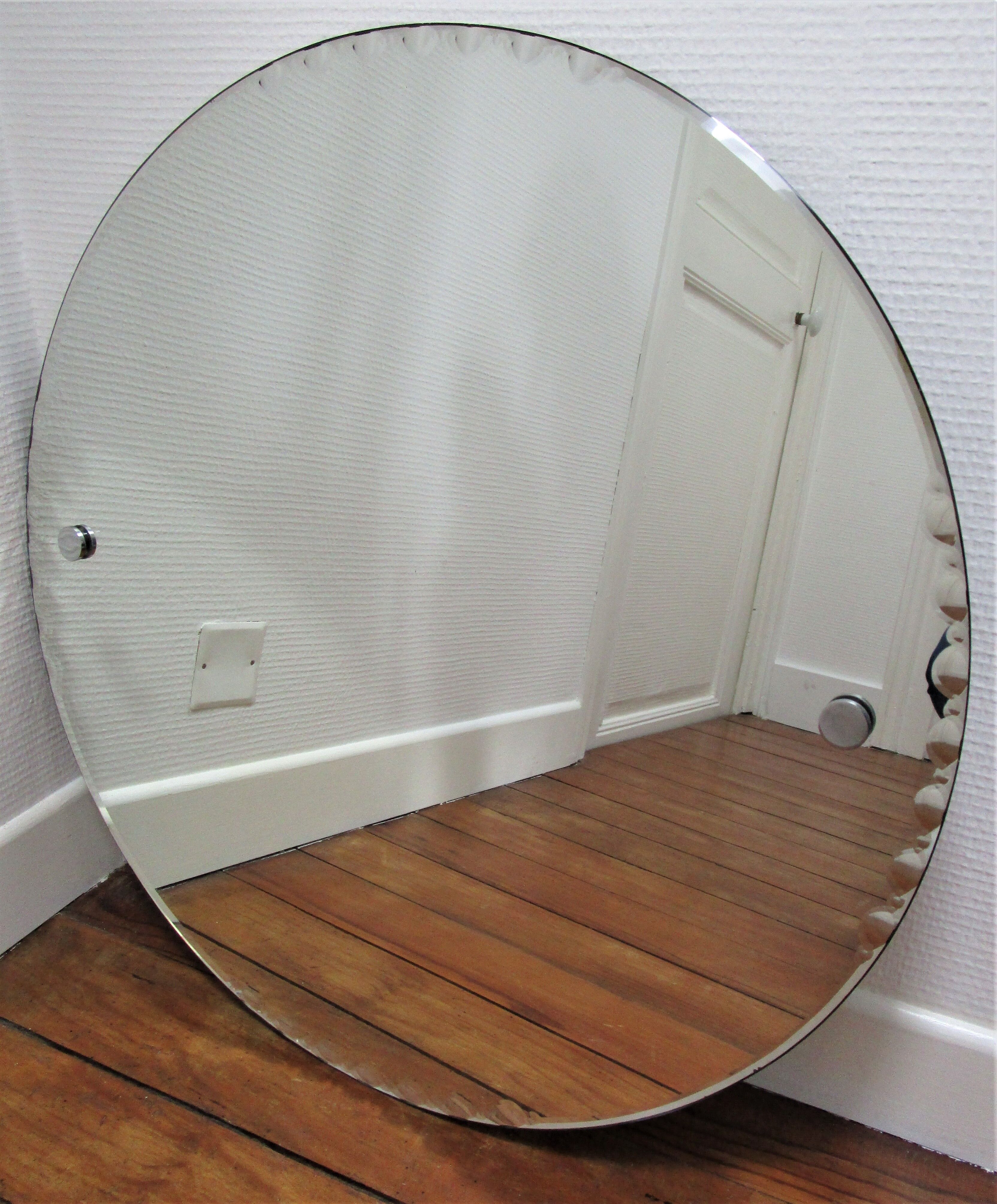 Round mirror with bevelled rim of the 60s diameter 66 cm