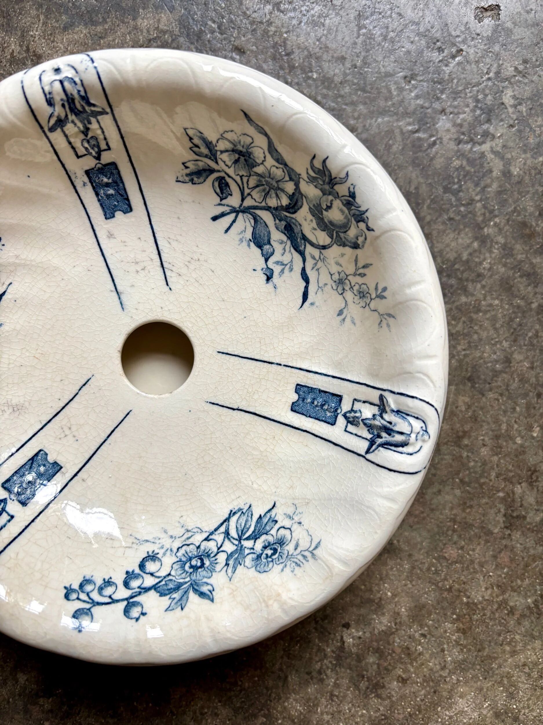 Gien sponge holder, "Lamballe" service in blue ironstone