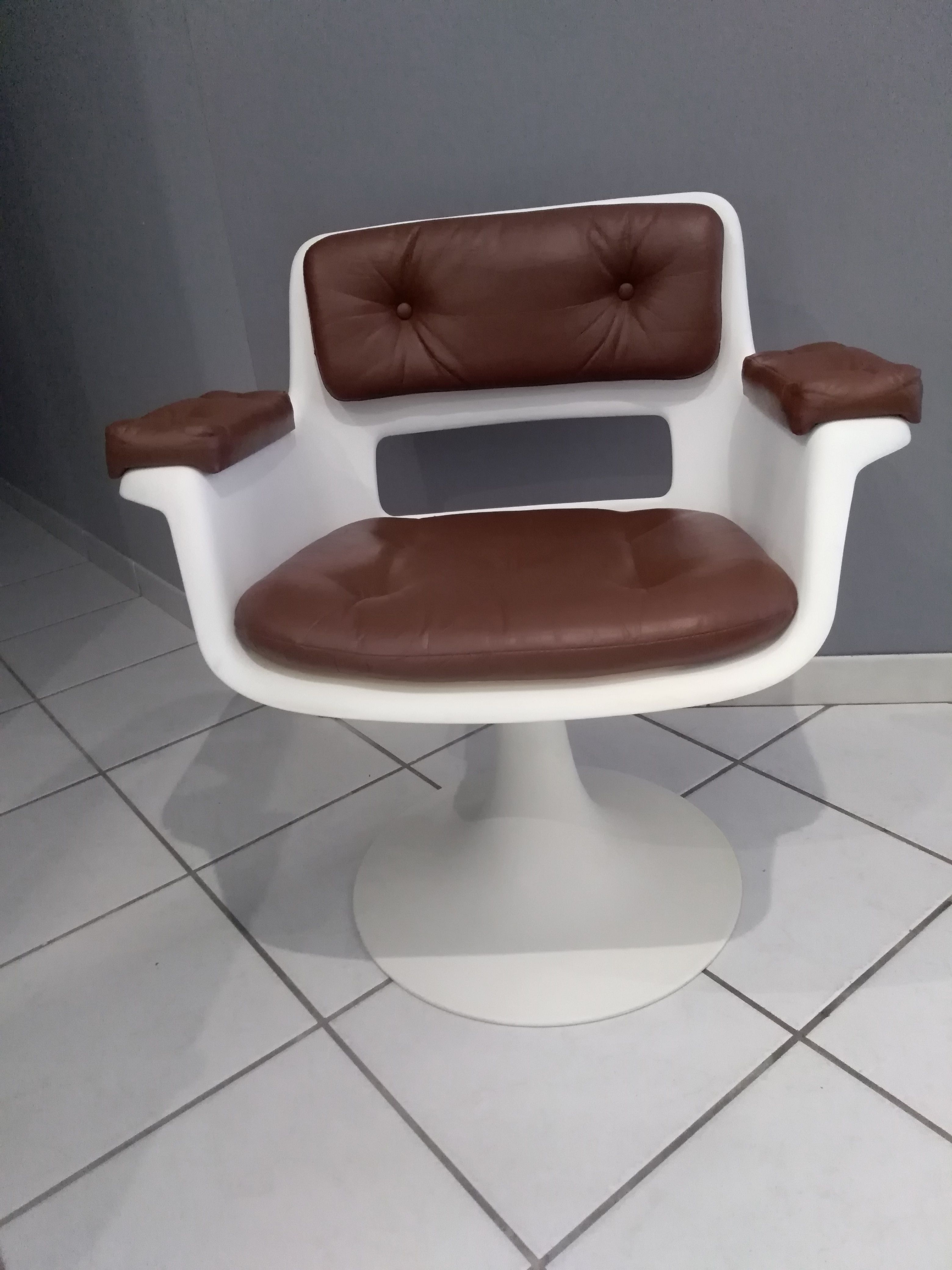 Designer Albert Jacob's 1970s vintage tulip chair