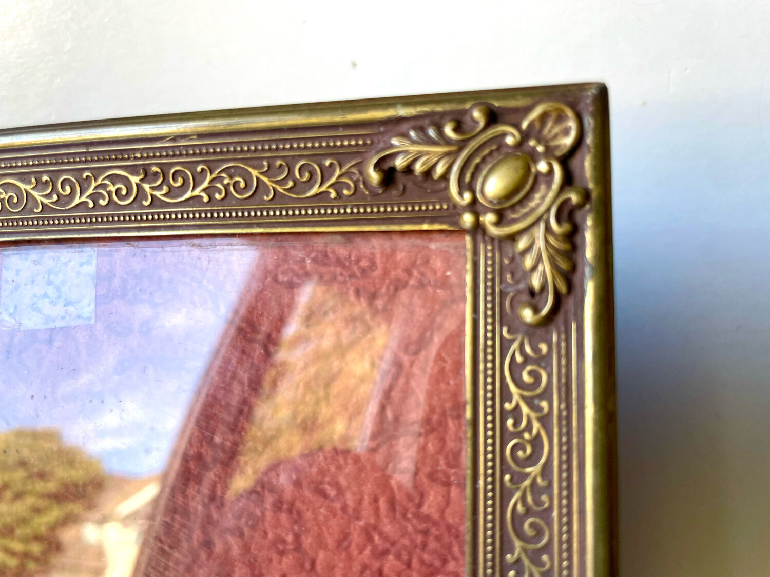 Metal frame in gold colored brass