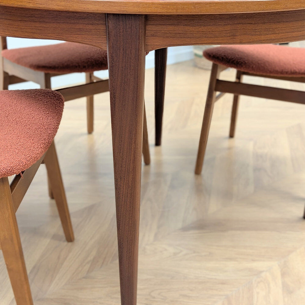 Scandinavian round table