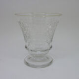 9 verres anciens gravés à décor de feuilles