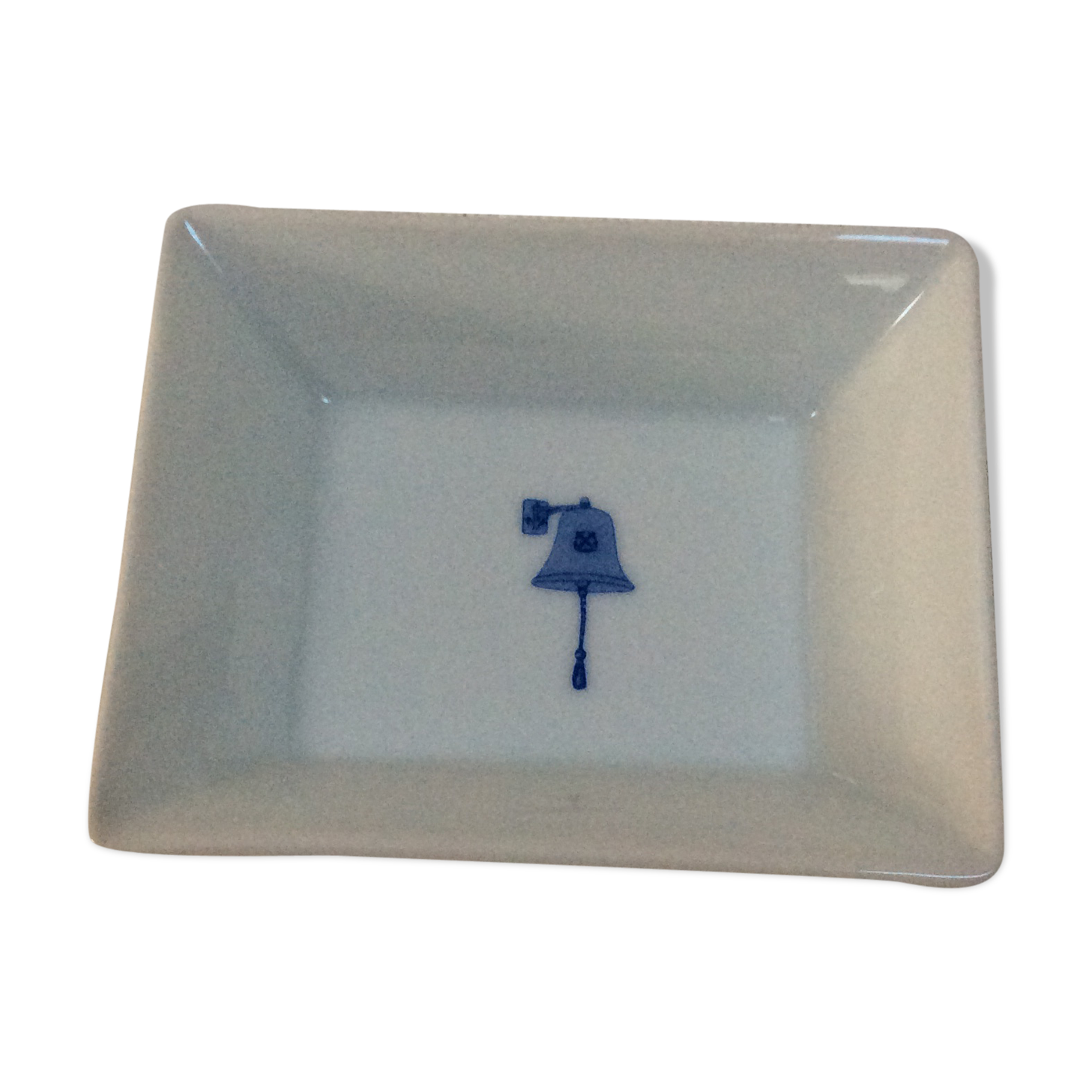 Emptu pocket in porcelain