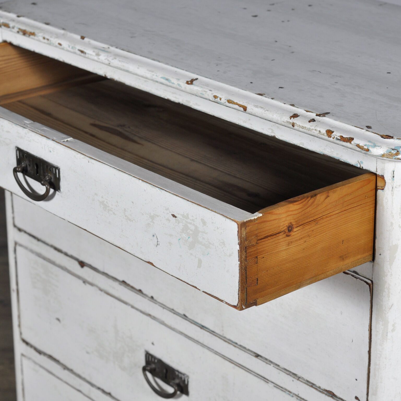 Pine chest of drawers, circa 1920