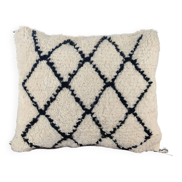 Berber cushion with black diamonds