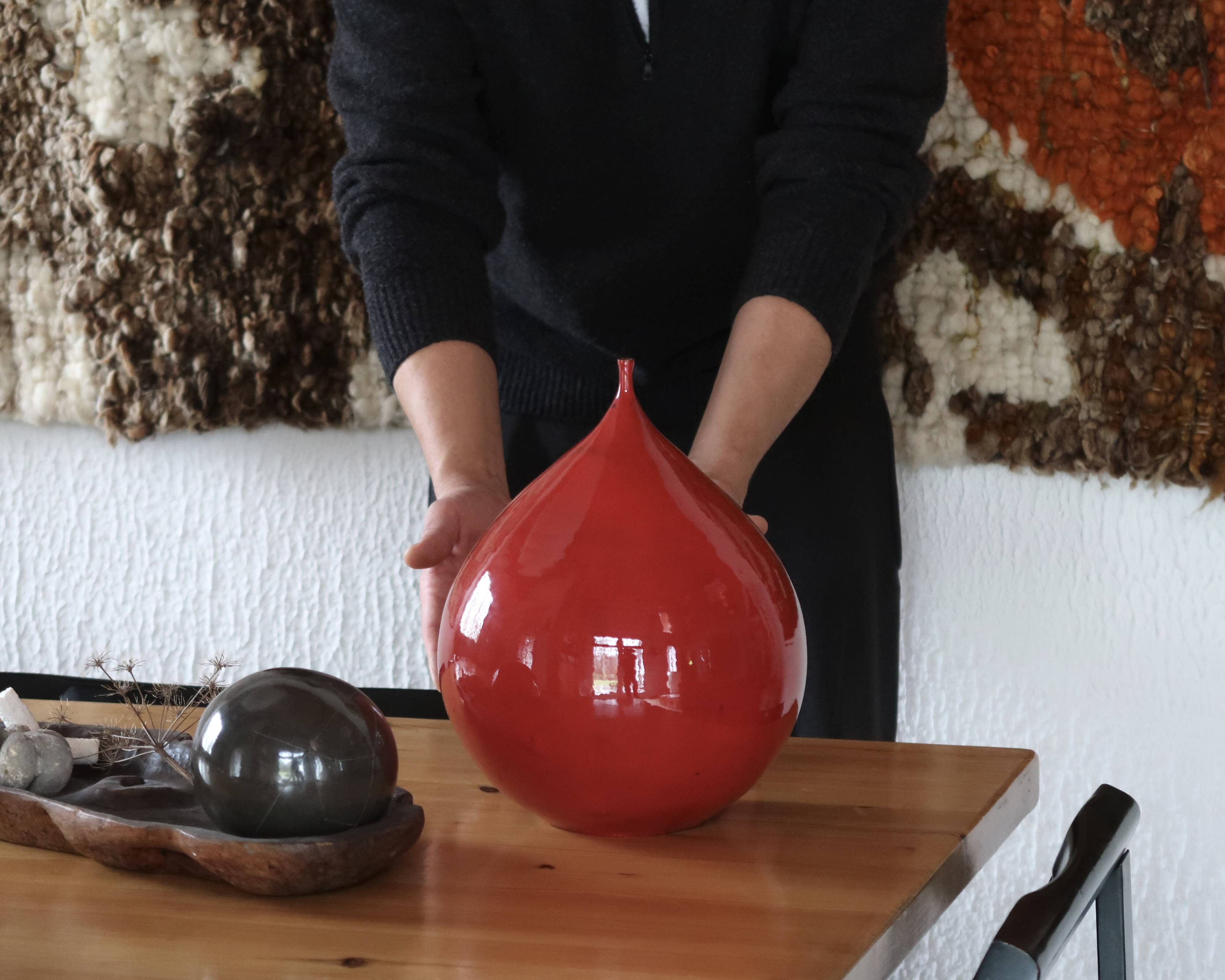 Impressive red ceramic vase, Belgian work, 1960s.