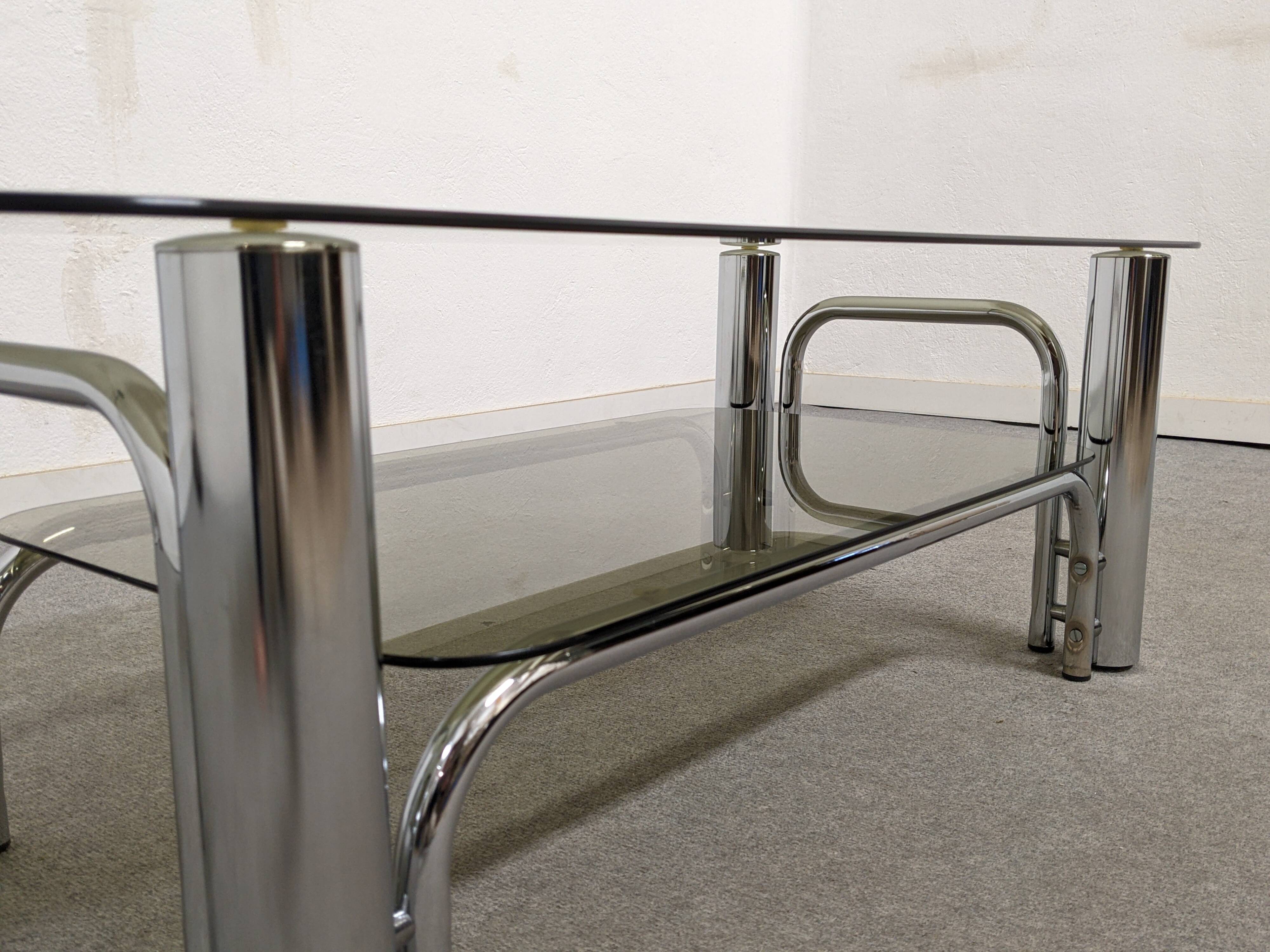 Space age coffee table from the 60s/70s