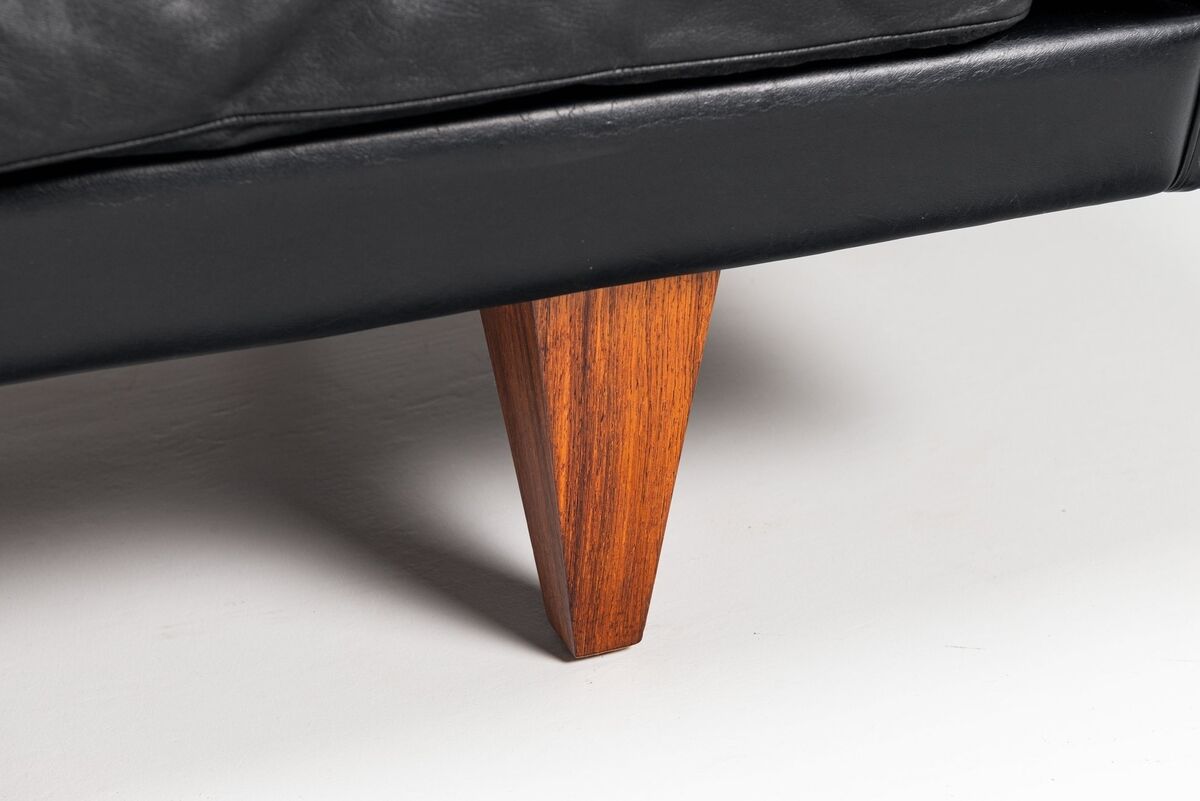 Illum Wikkelso model V11 sofa in black leather by Holger Christiansen, Denmark, 1960