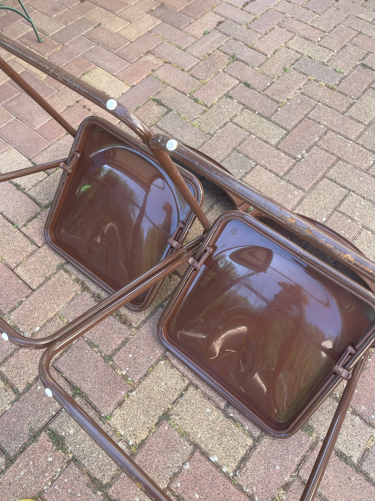 2 designer chairs from the 70s, Italy