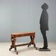 Petite table ancienne en noyer sculpté, Italie, milieu XIXe siècle