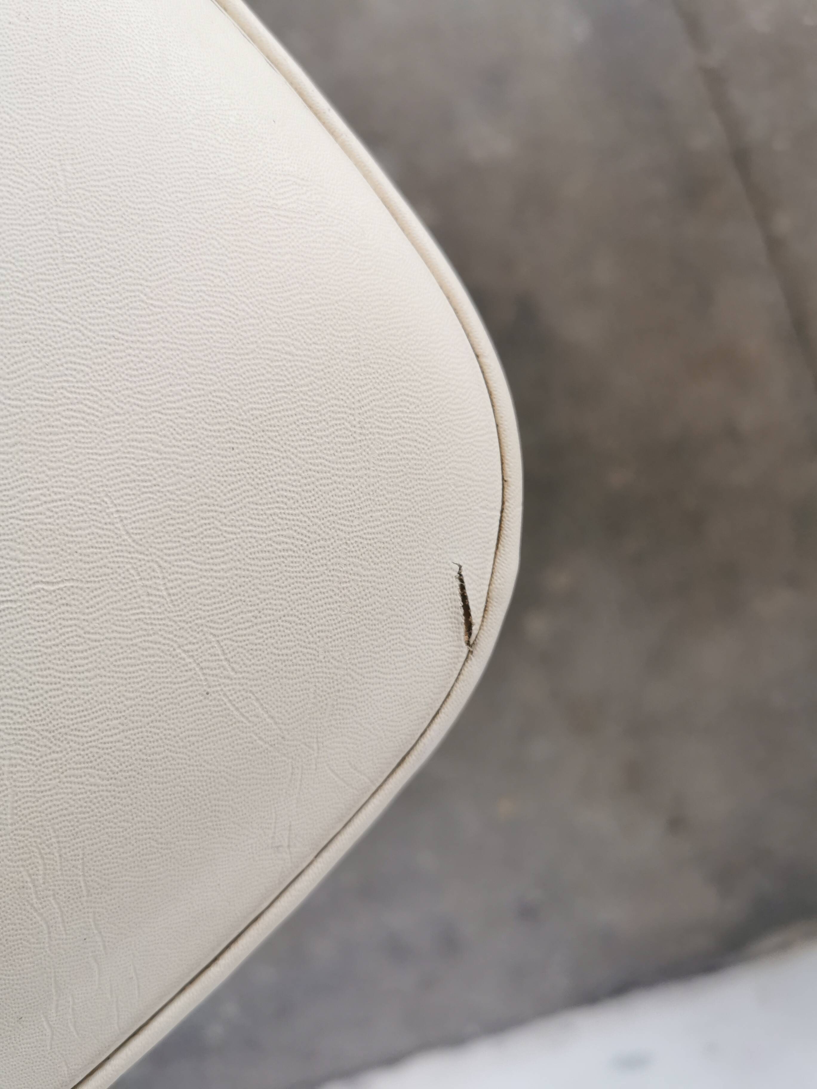 Set of 4 vintage chairs in metal and Skai