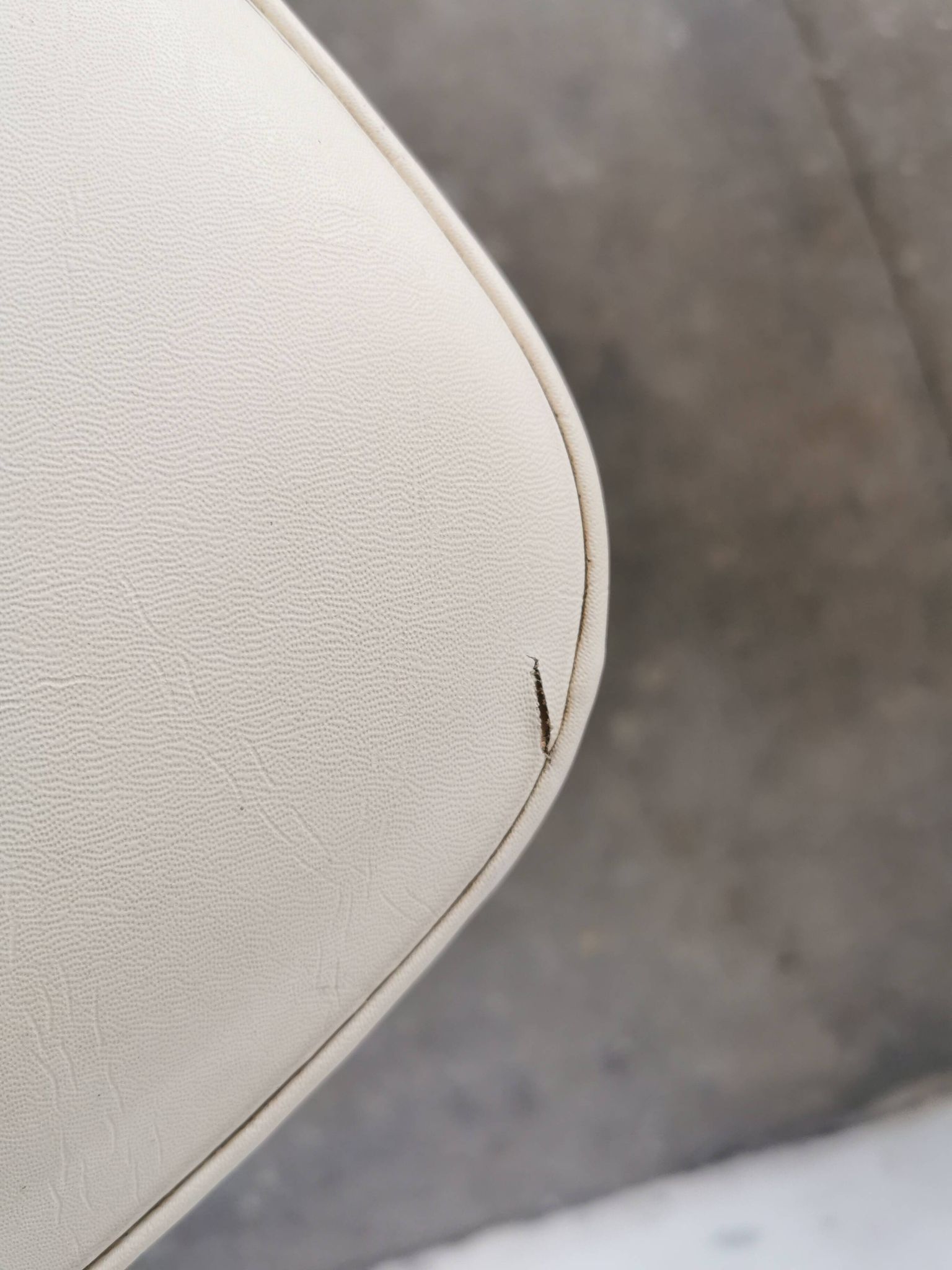Set of 4 vintage chairs in metal and Skai