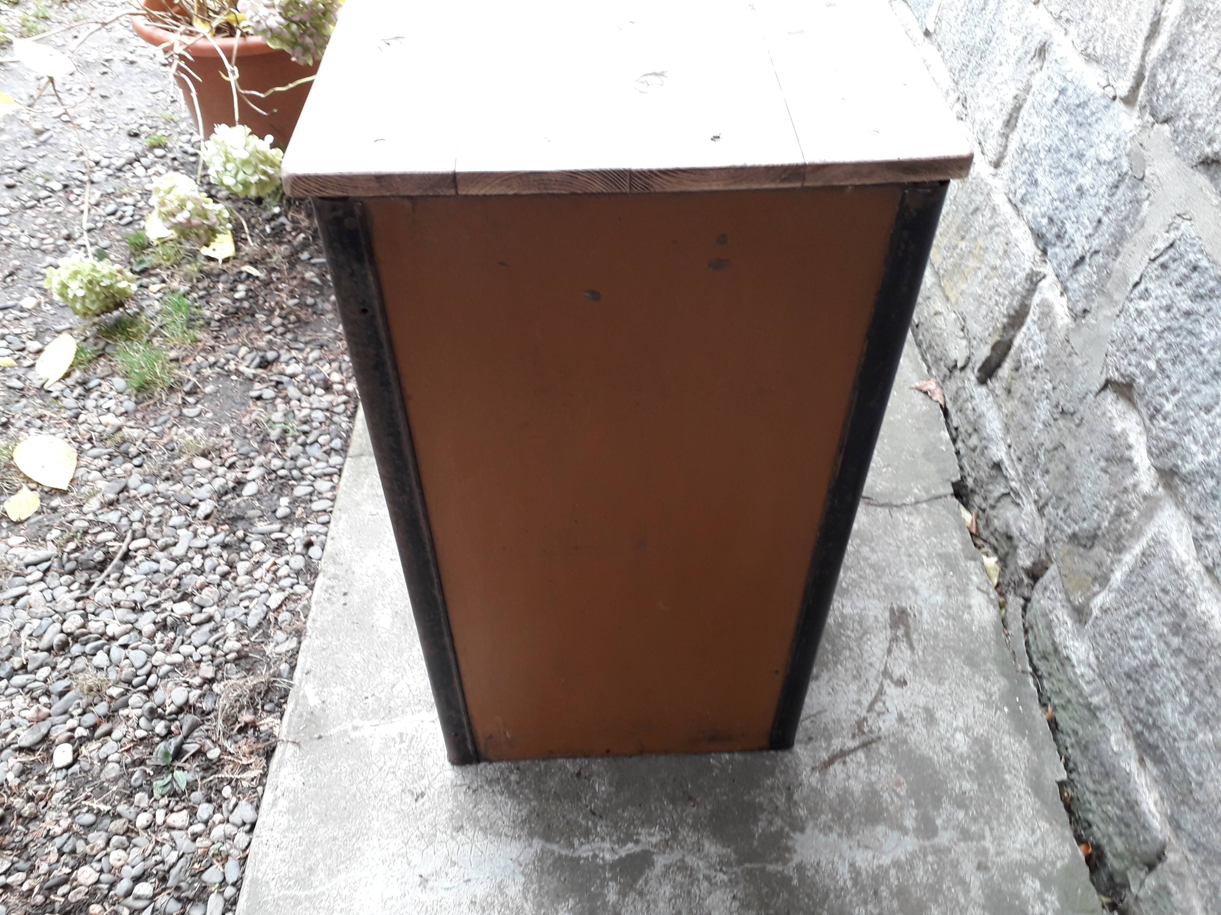 Meuble à tiroirs
