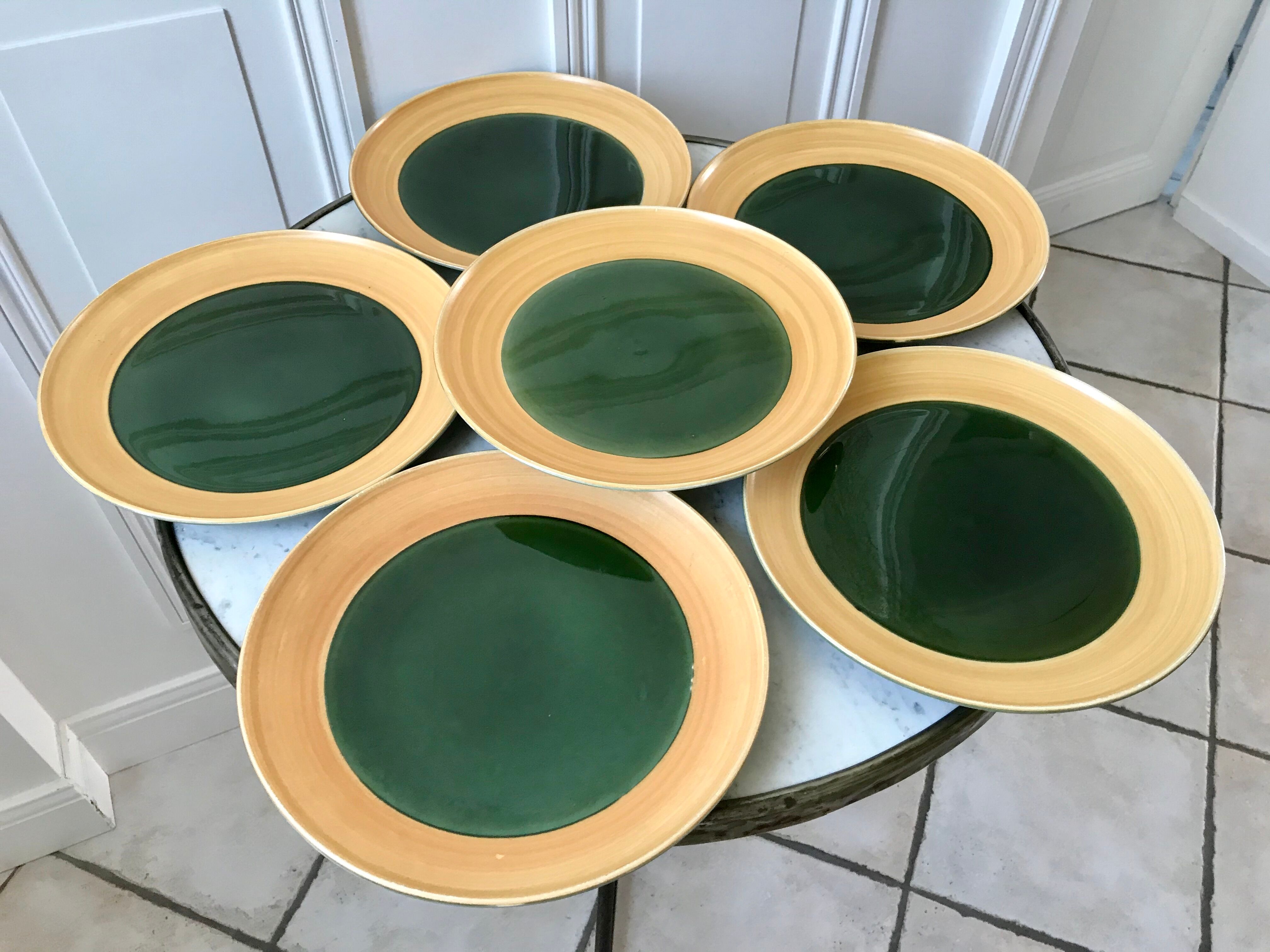 Set of 6 flat plates in green enamel ceramic salins model "capvern" years 60-70