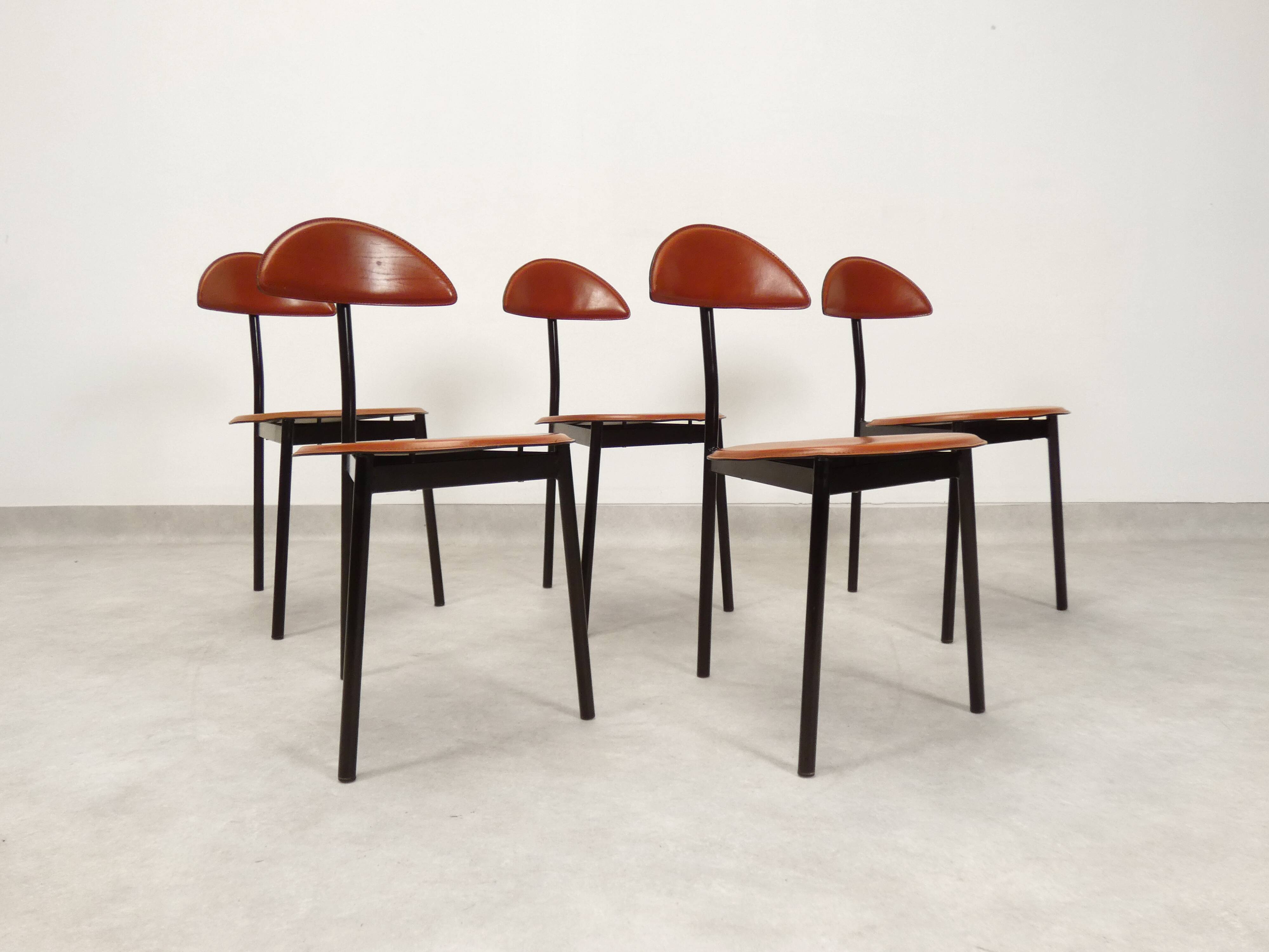 Set of 5 Linea Veam leather tripod chairs