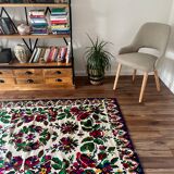 White vintage floral rug made by hand in Romania, beautiful flowers