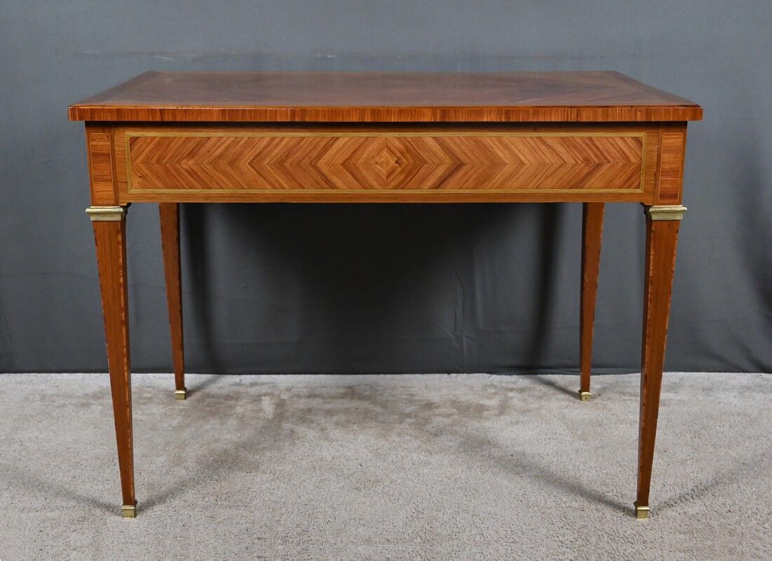 Small desk table in rosewood and rosewood marquetry, Louis XVI style – early 20th century.