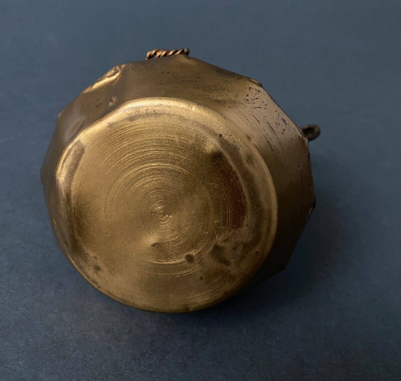 Golden metal basket Napoleon III 19th century foliage decoration religious medallion