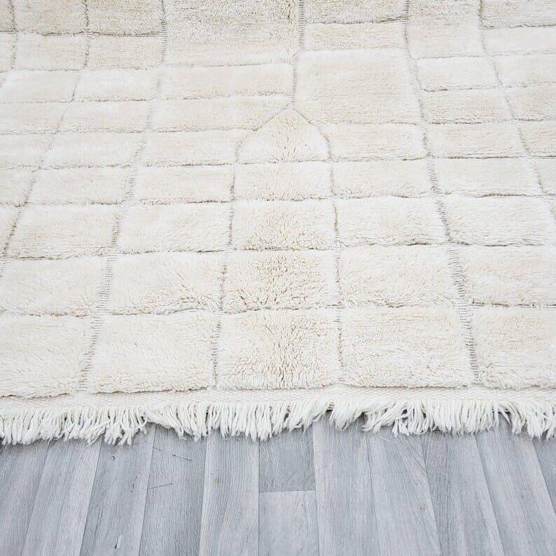 Large handmade traditional Berber rug in natural wool size 3/4.