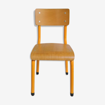 Chaise d'écolier jaune