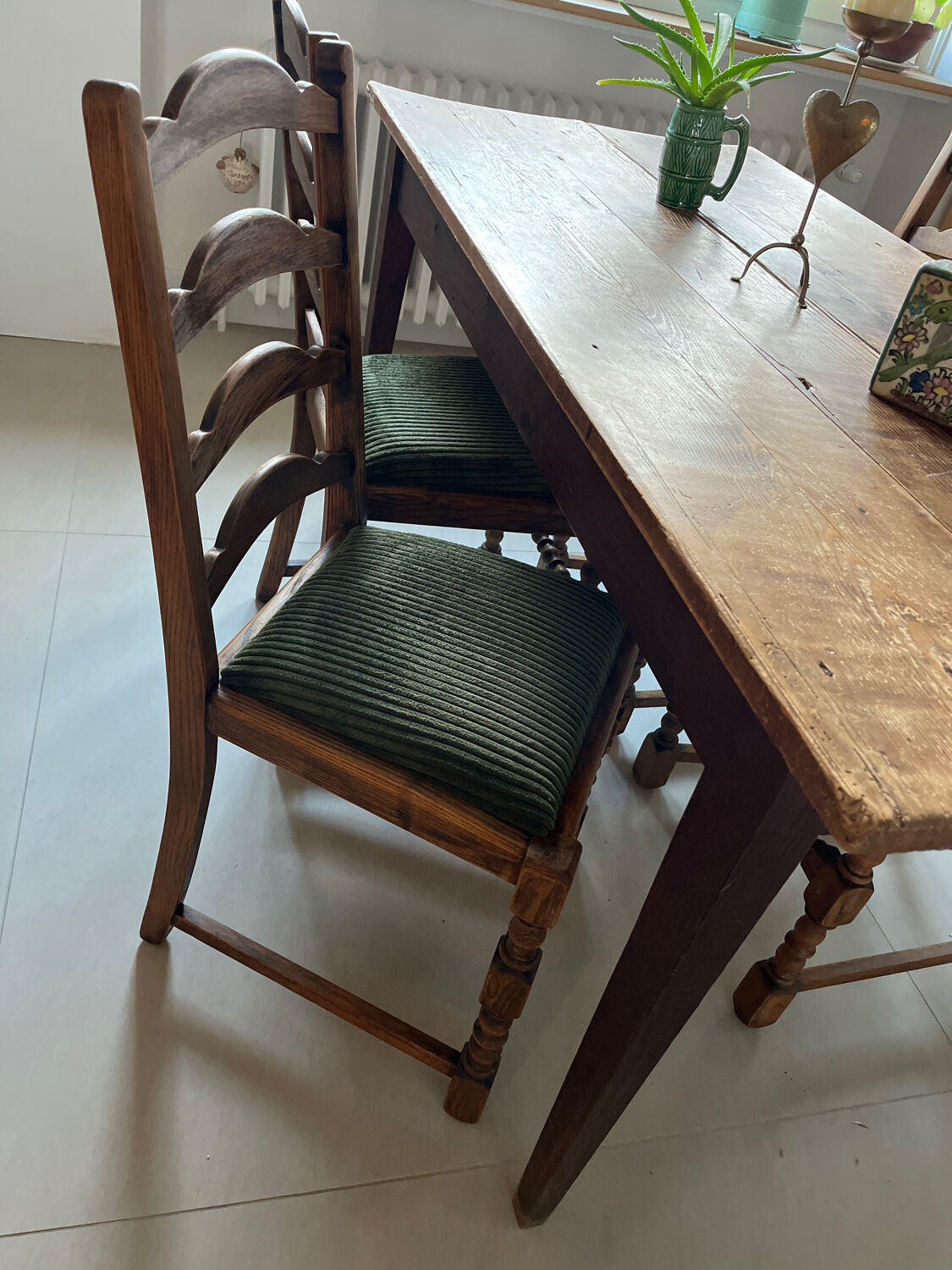 4 antique chairs with green velvet upholstery