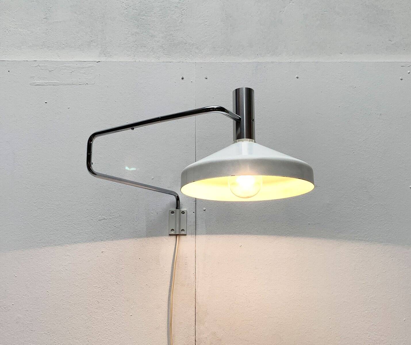 Swiss wall lamp Pentarkus mid-century by Rosemarie and Rico Baltensweiler for Baltensweiler, 1950s.