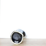 Hand ring vase black soliflore