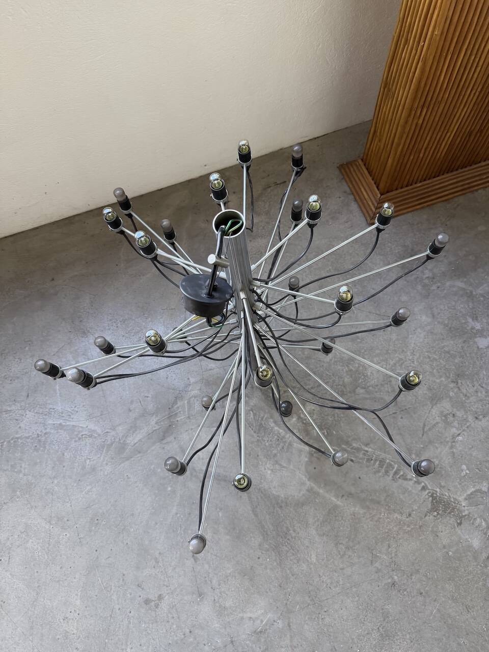 Lustre suspension Gino Sarfatti for Arteluce 30 lights model 2097 from the 1960s.