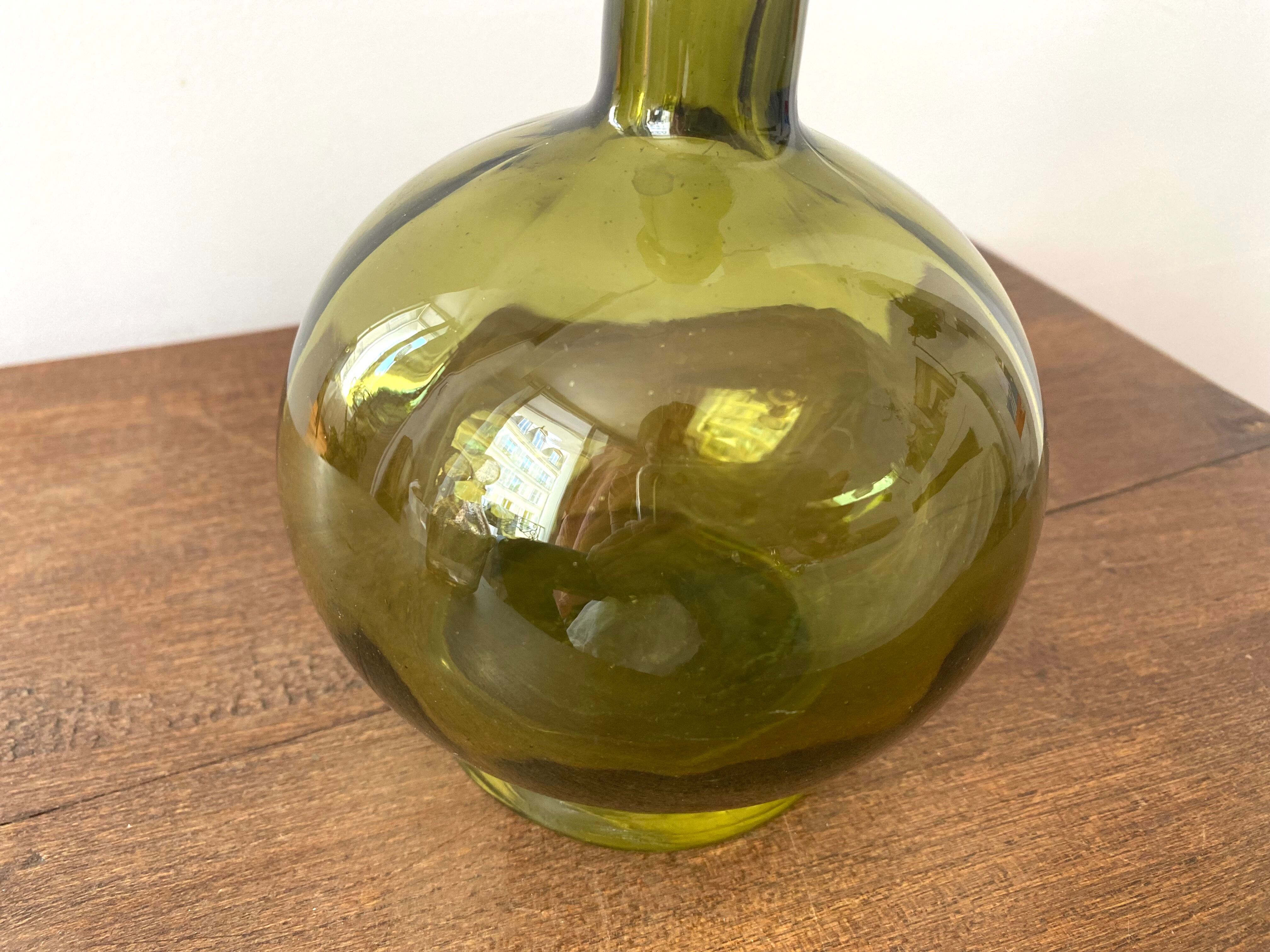 Vintage green glass soliflore vase 70s