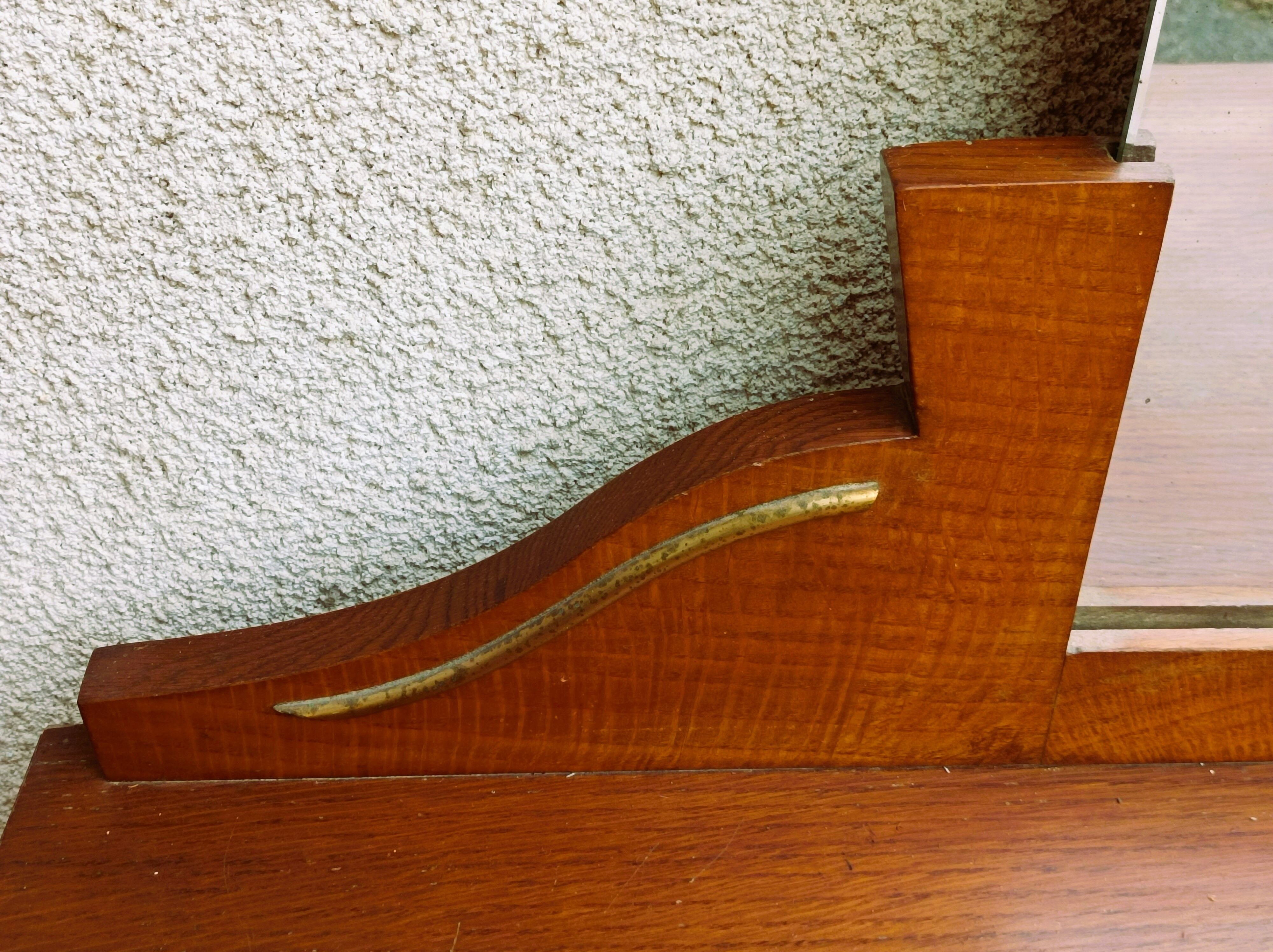 Hairdresser dating from the 50s