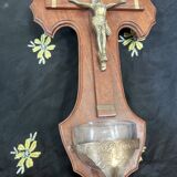 Benitier crucifix