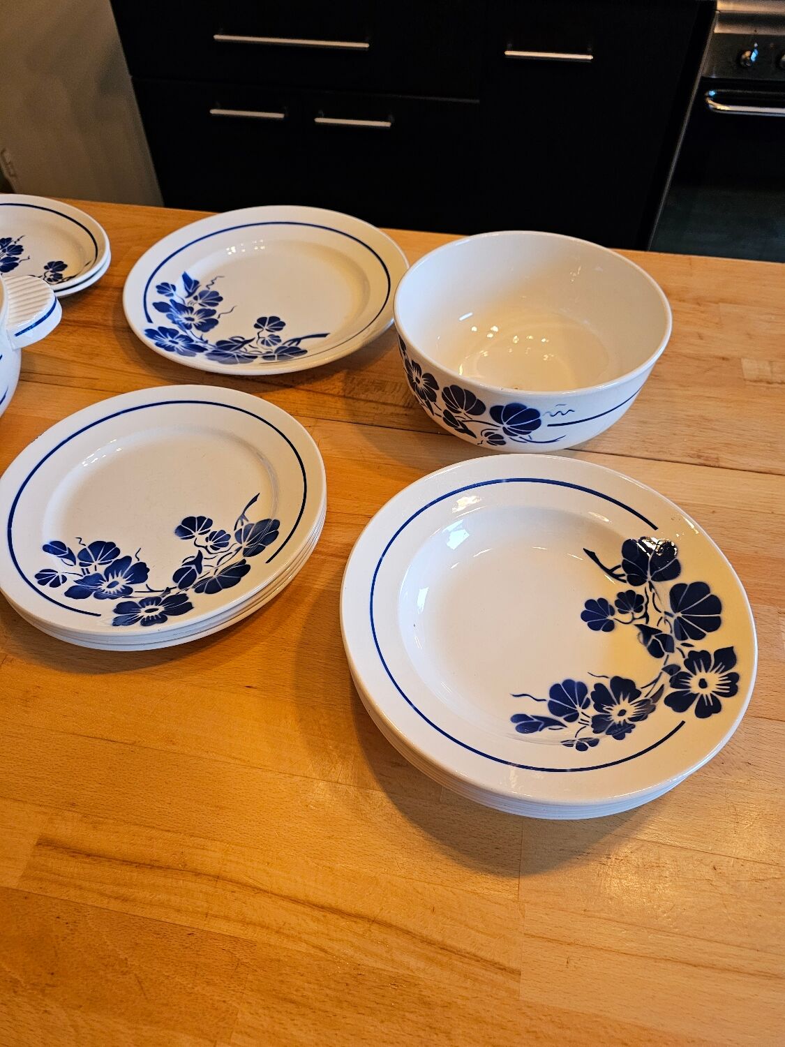 Badonviller Capucines Dinnerware Set