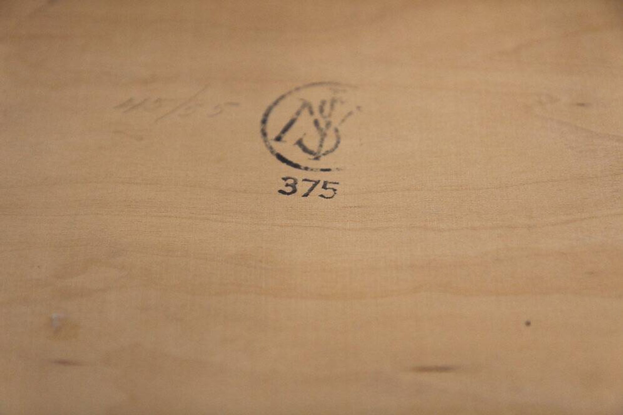Table d'appoint en orme "Modèle 375", Swedish Modern, Suède, 1940