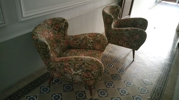Paire de fauteuils organiques années 50-60