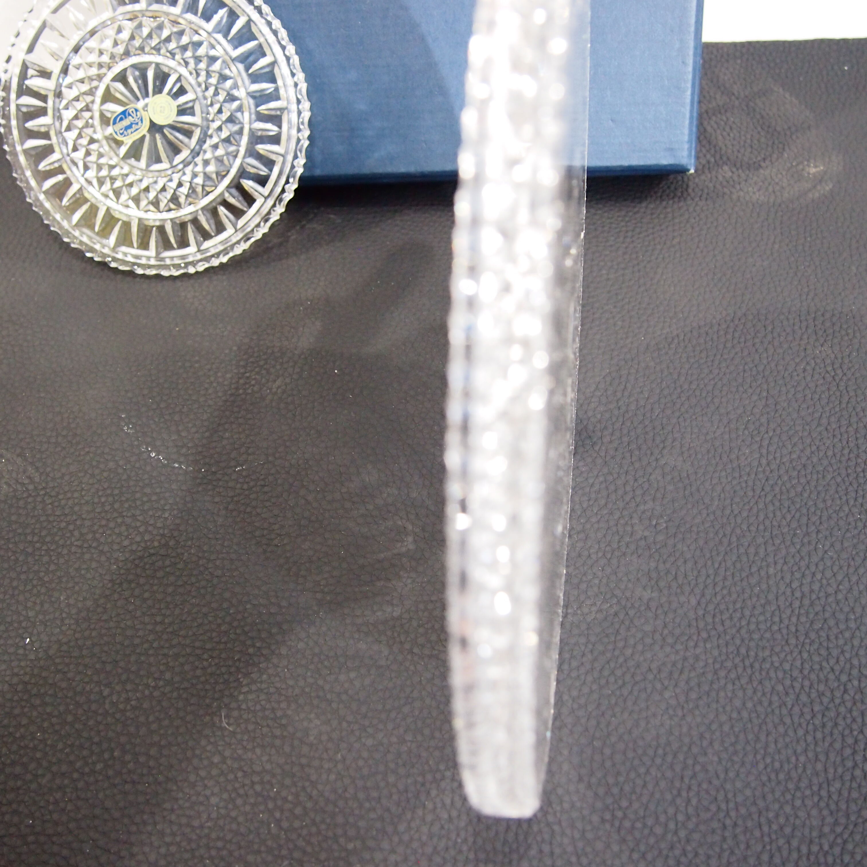 Set under flat bohemian crystal