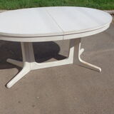 White oval Baumann table