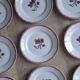9 assiettes plates Badonviller fleurs