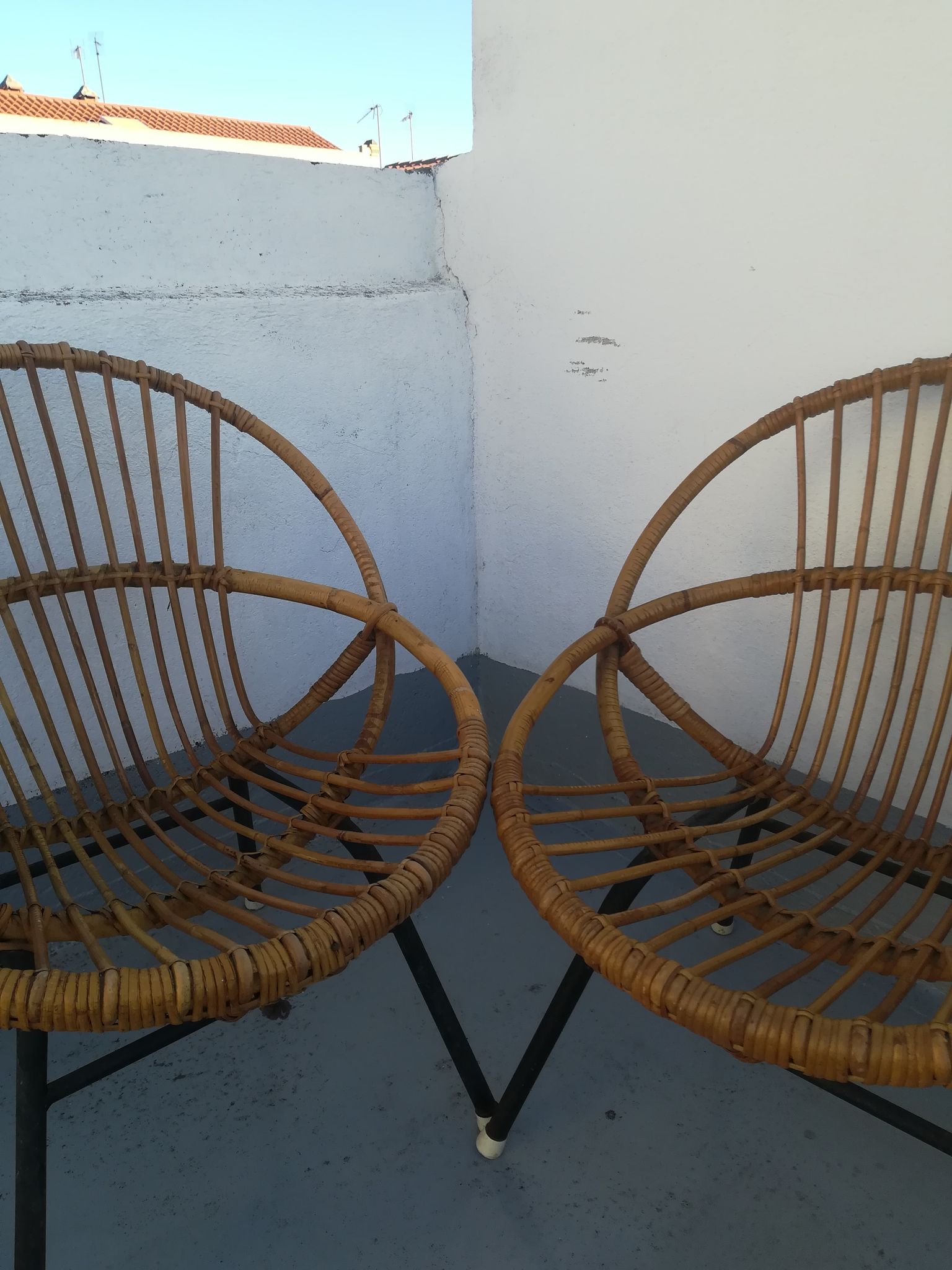 Duo de fauteuils corbeille en rotin
