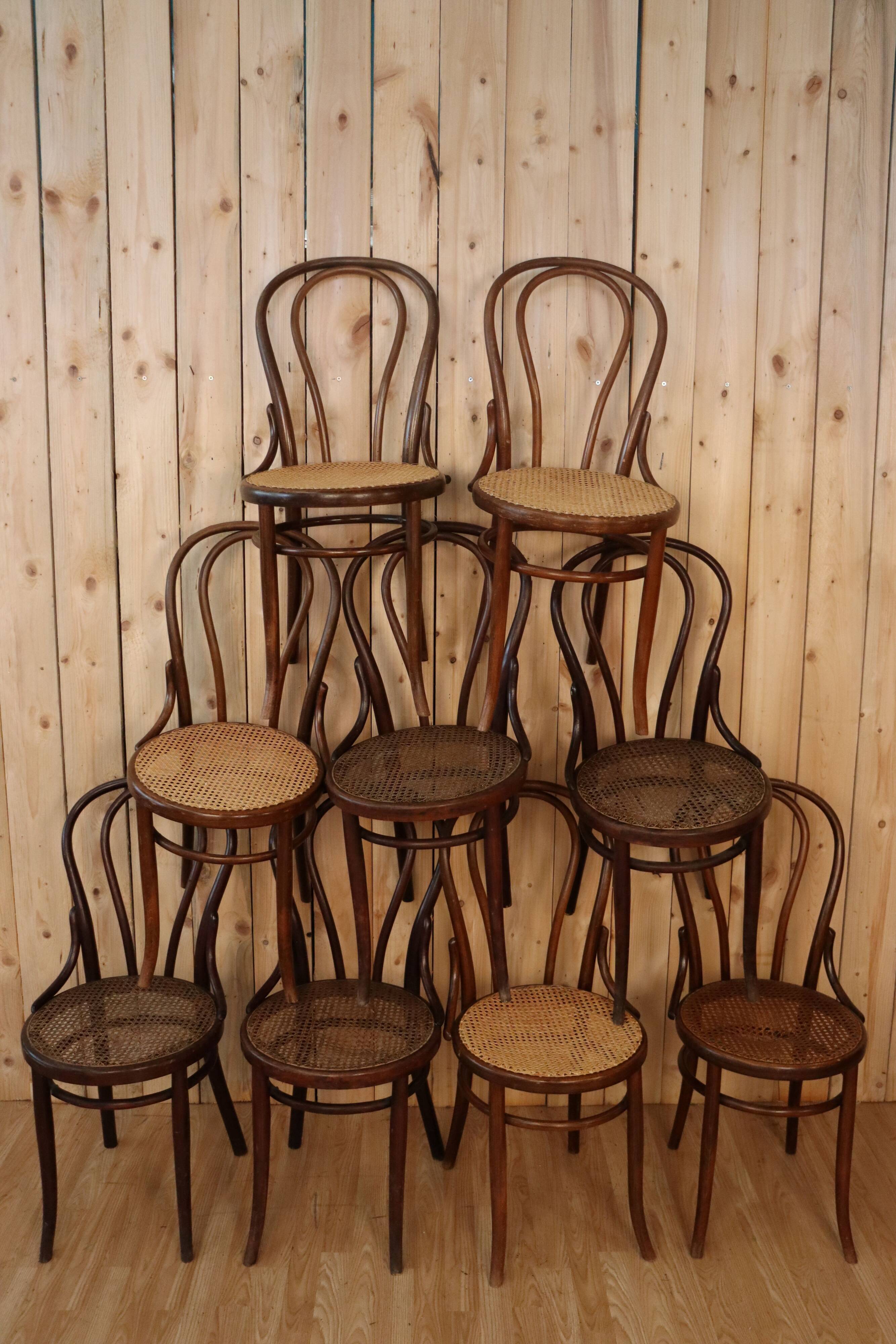 Série de 12 chaises bistrot fischel n18