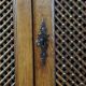 Armoire à pain ancienne en chêne de la fin du XVIIe siècle avec serrures fonctionnelles