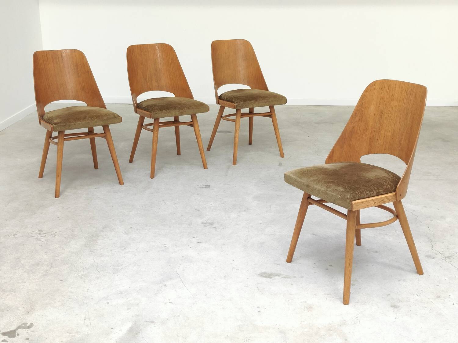 Set of 4 chairs model 514 by Radomir Hofman for Ton 1960