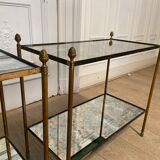 Paire de tables d’appoint neo classiques laiton et miroir oxydé