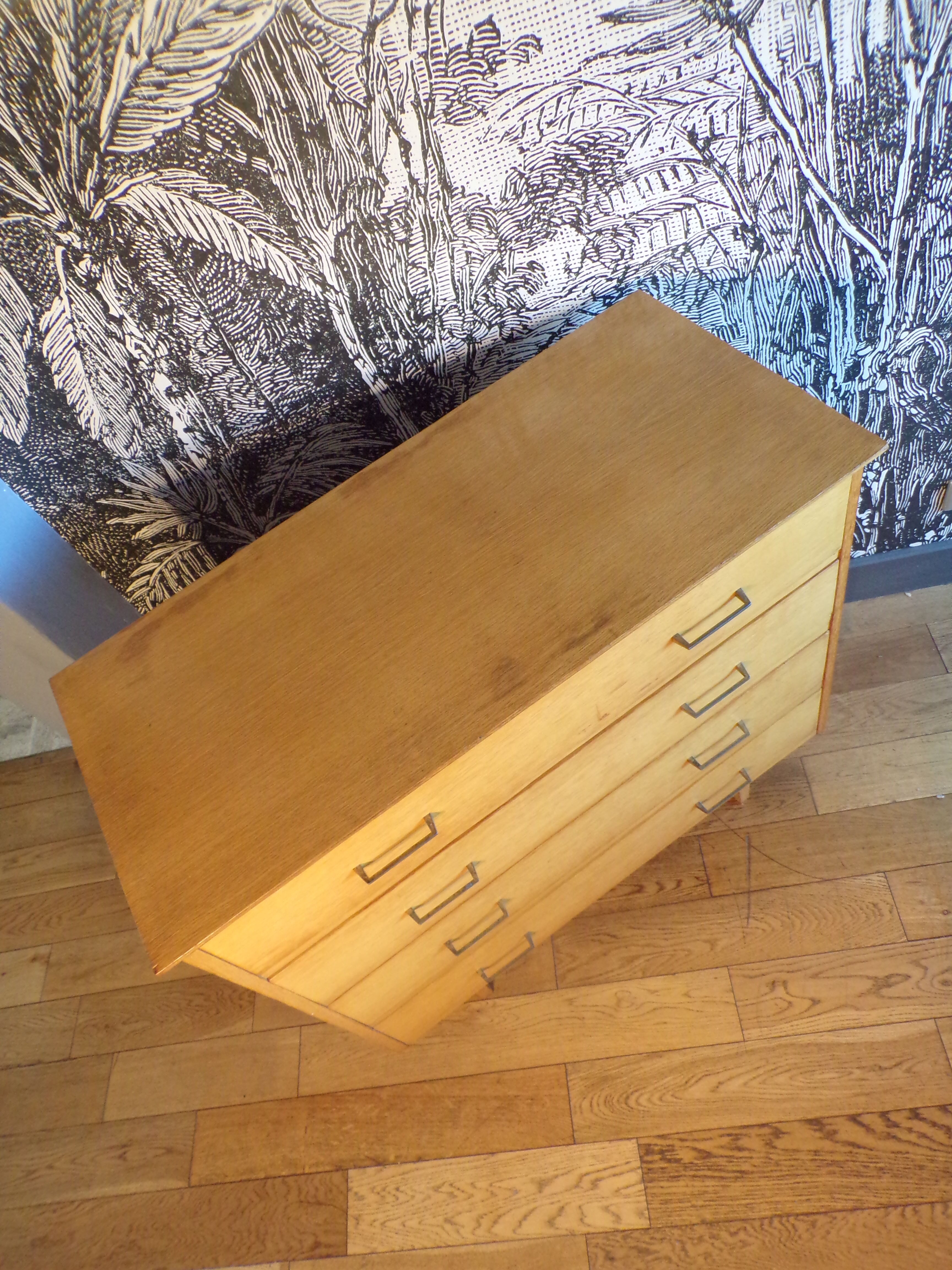 Vintage dresser 4 drawers