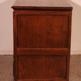 English oak chest of drawers, early 18th century
