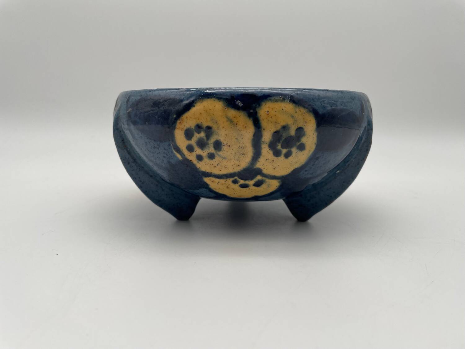 Tripod ceramic pocket tray, hand painted blue