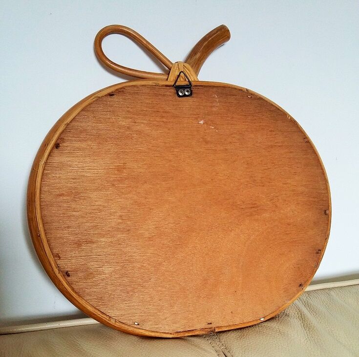 Vintage apple rattan mirror 32x32cm
