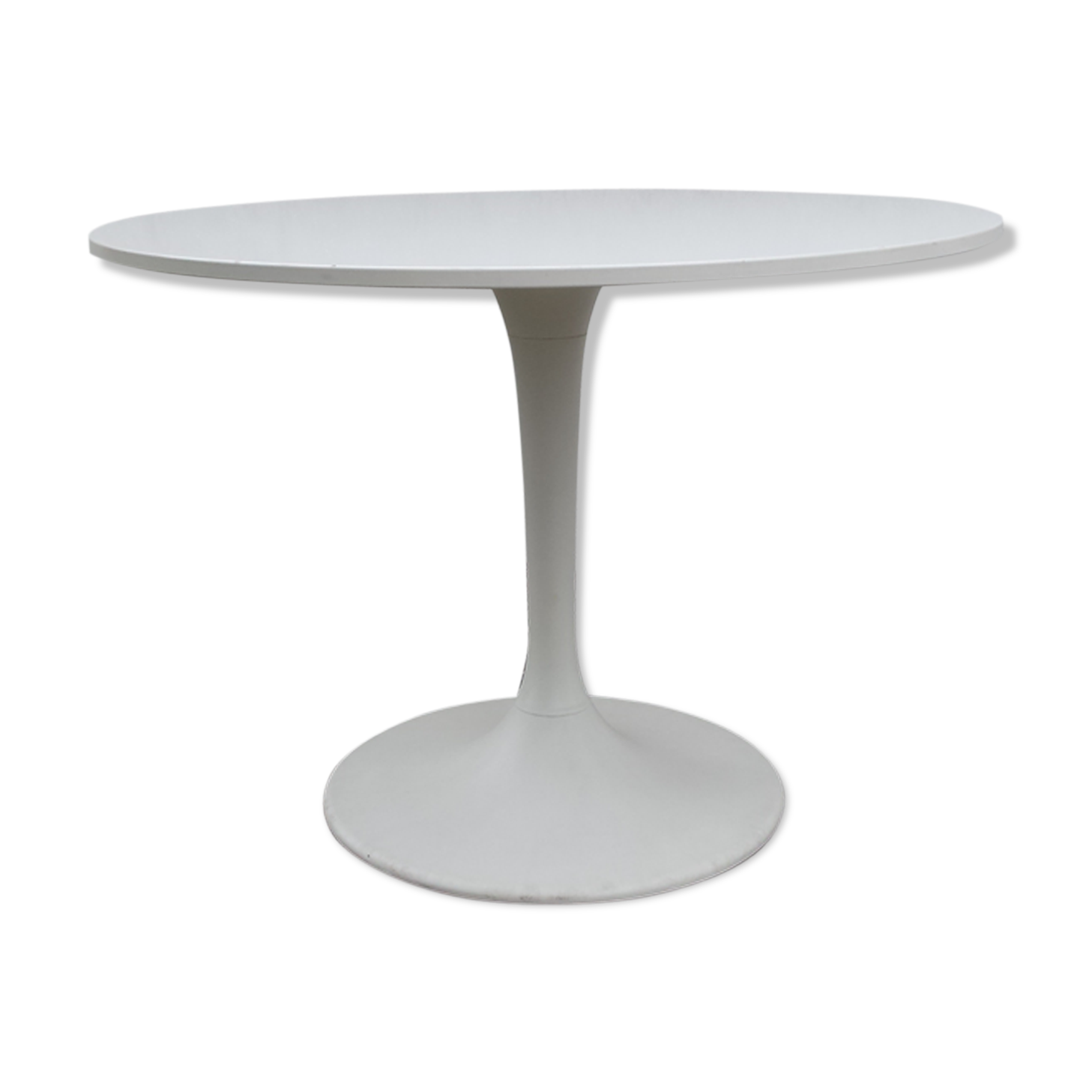 White round table, tulip foot